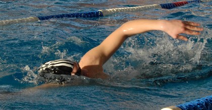 Alex mutiert zum Ausdauerschwimmer